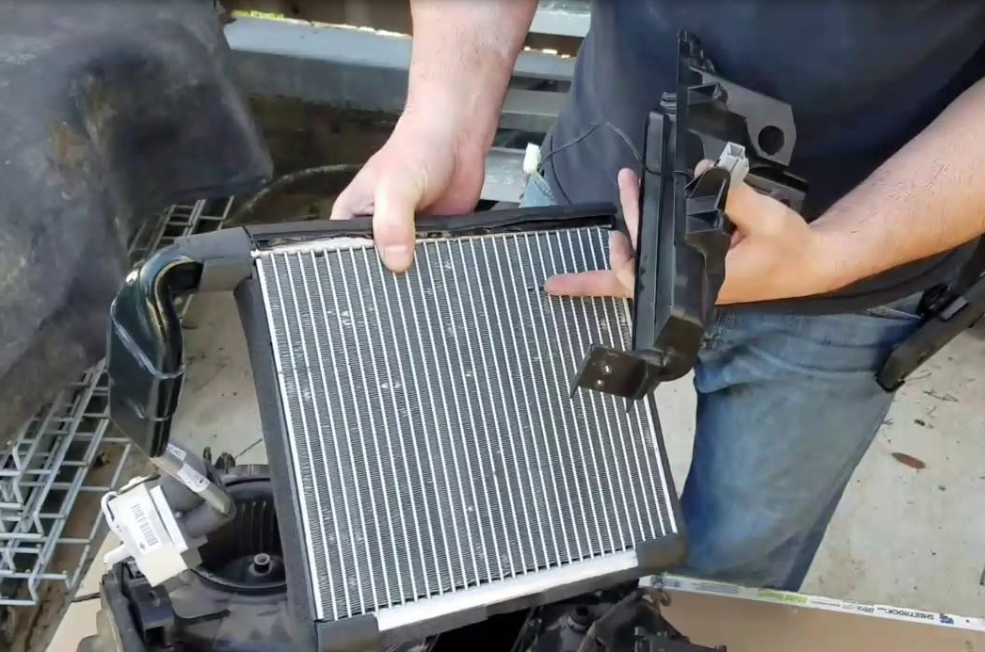 Jangan Panik! Evaporator AC Truk Sering Beku? Ini Solusinya!